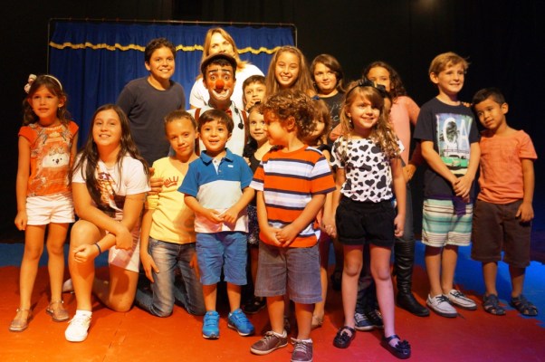 docuras-e-travessuras-escola-municipal-itau-de-minas-engenheiro-jorge-oliva-tijella-amendoin-anfiteatro-praticas-circenses-itau-de-minas-e-manos-mg-circo-palhaco-4