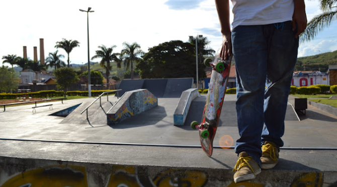 albert-coracari-pista-de-skate-parque-odelio-de-brito-itau-de-minas-e-manos-mg